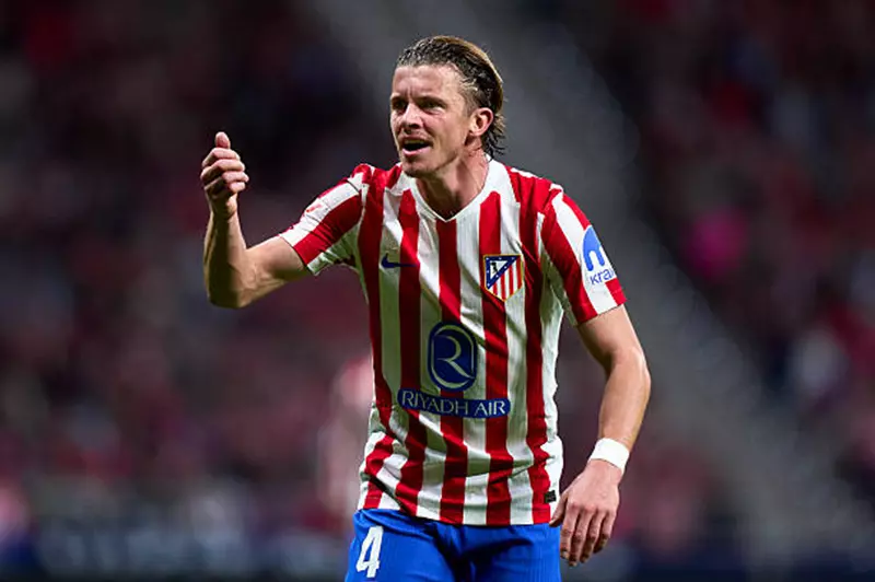 الإعارة الحل الأمثل.. مانشستر يونايتد يدرس ضم جالاجر في يناير