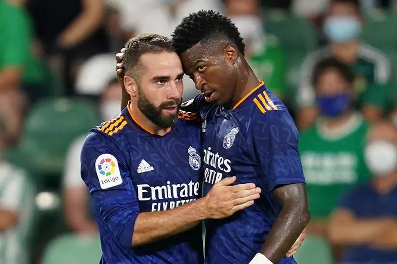 كارفاخال ينتقد إقامة مباراة برشلونة وفياريال في ميامي: تلاعب واضح في سير المنافسة