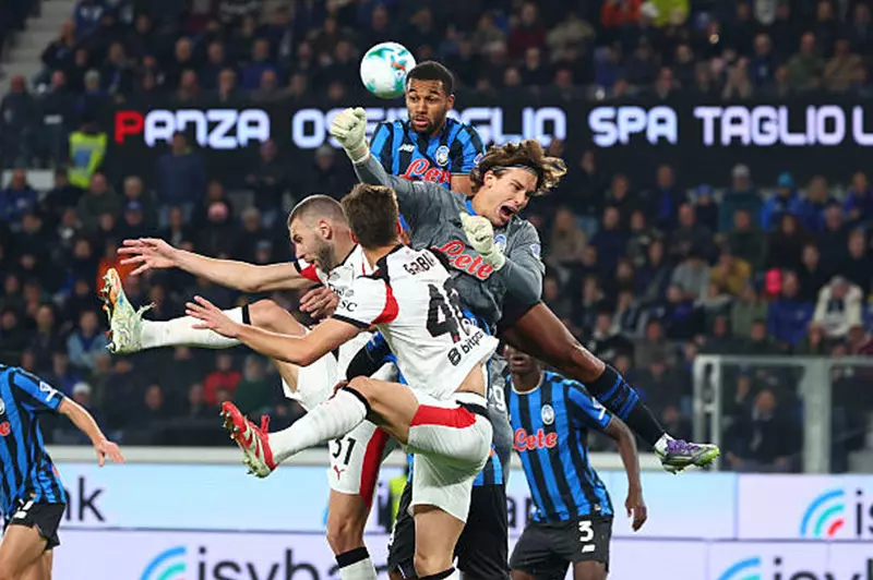 للمباراة الثانية على التوالي.. ميلان يتعثر بالتعادل مع أتالانتا في الدوري الإيطالي