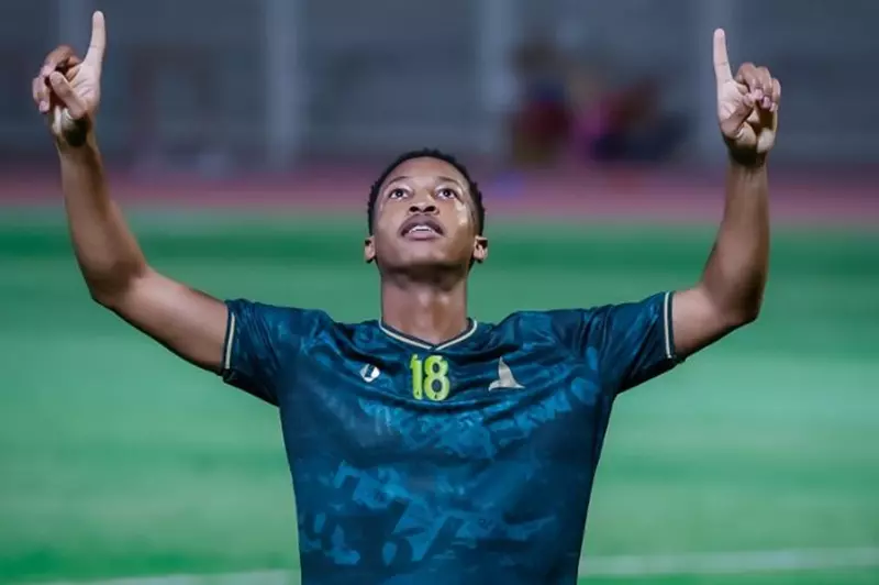 صحيفة الرياضية: صراع بين الهلال والاتحاد على ضم نجم الخليج